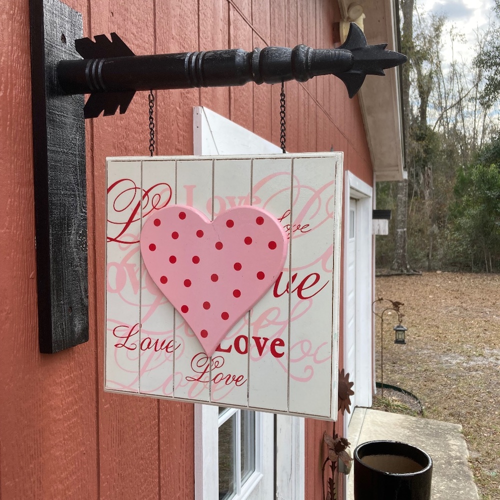 K&K Interiors Valentines sign with a large raised heart